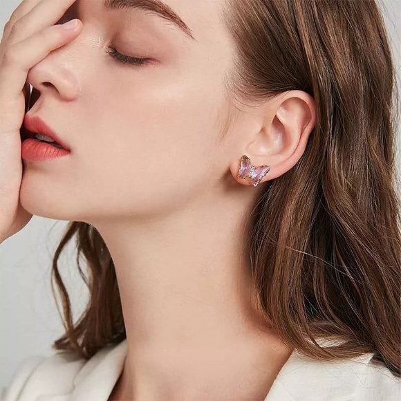 Glass butterfly 🦋 stud earrings - Picture 4 of 14